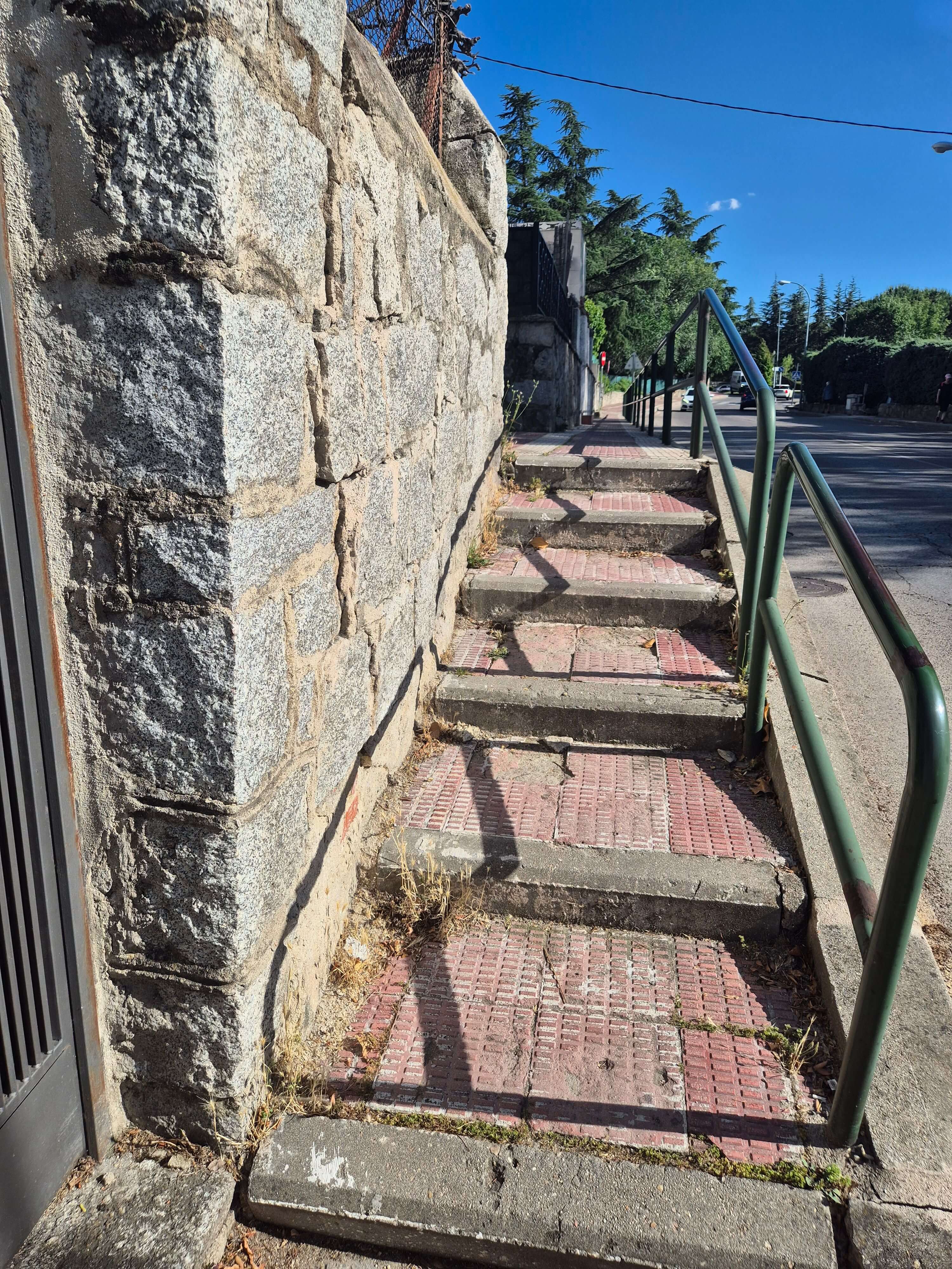 C. carretera Moralzarzal, escaleras,