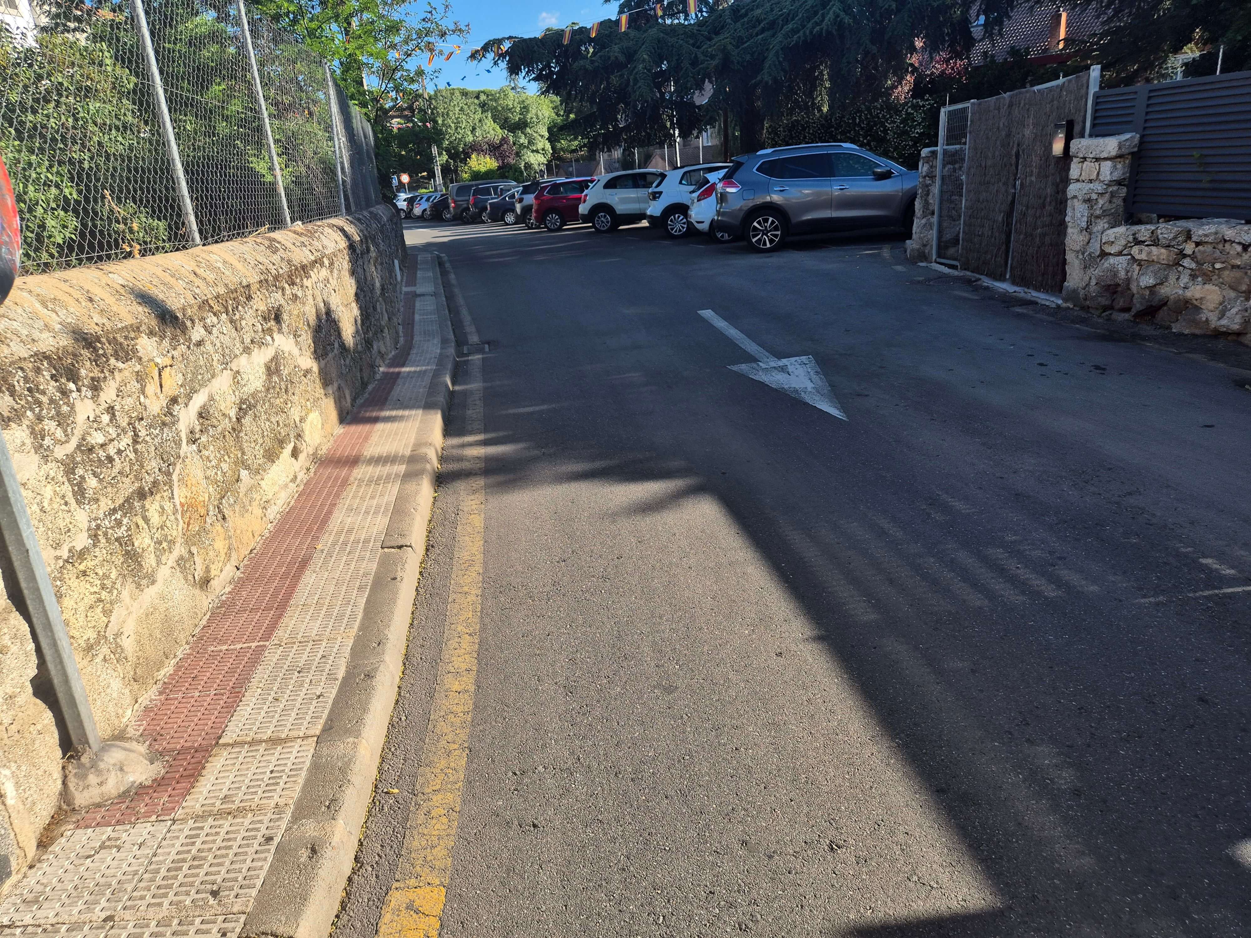 Calle libertad, Detalle de acera estrecha