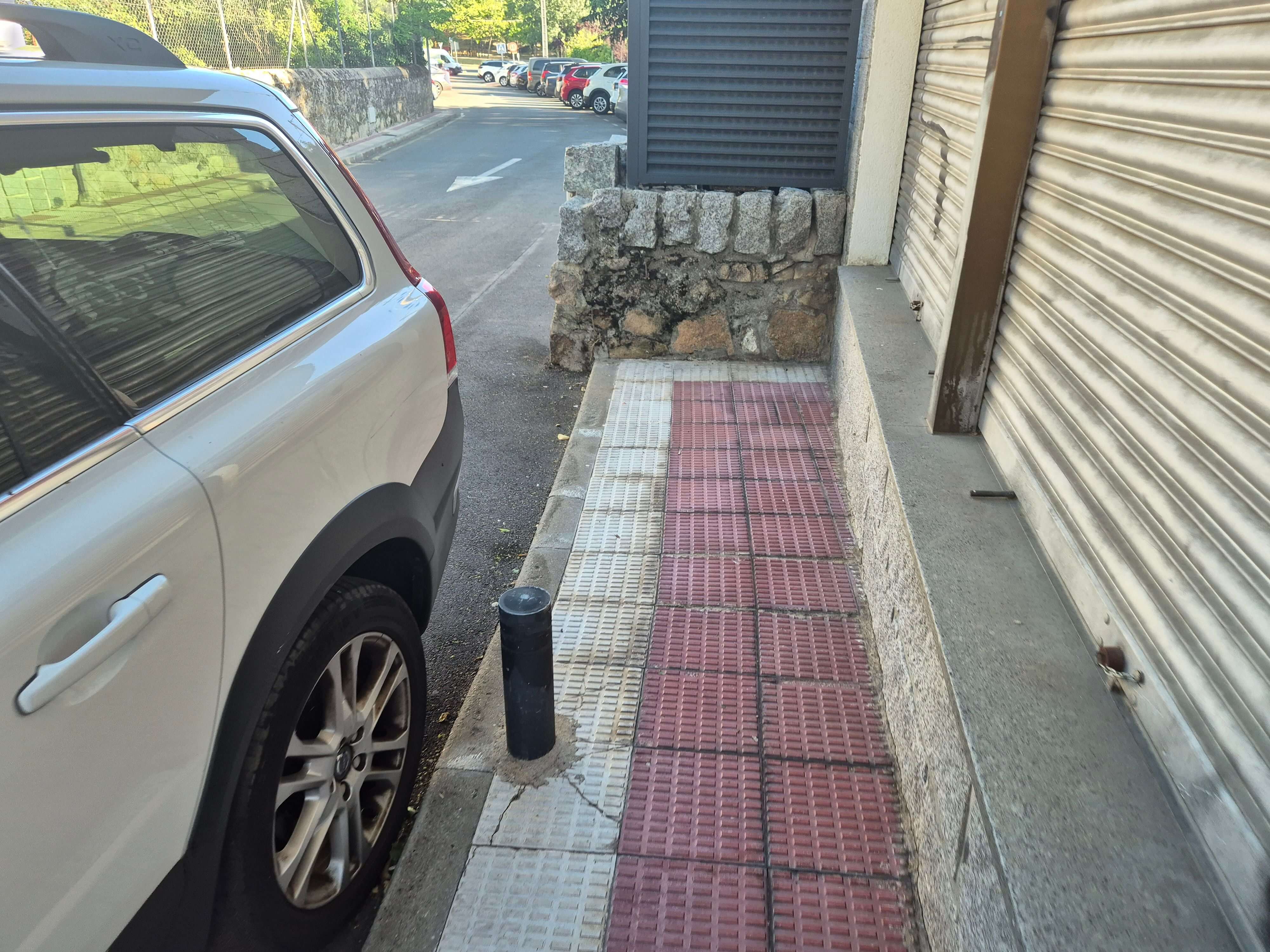 Calle libertad, Fin de la acera sin alternativa